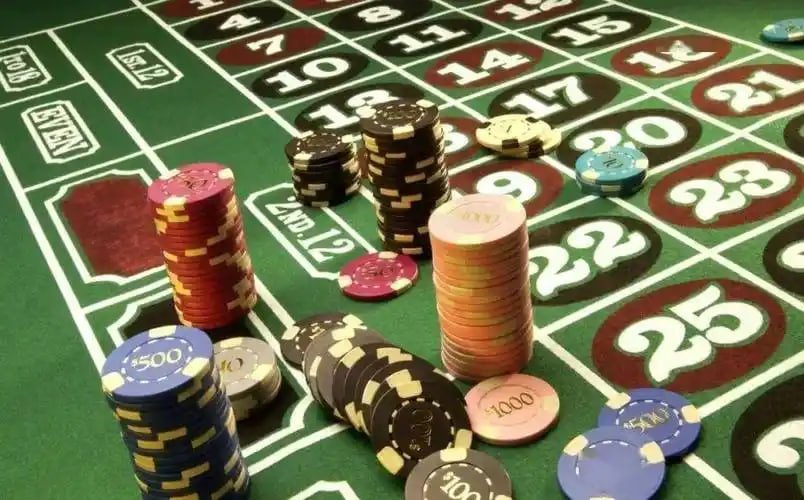 Live casino dealer streaming baccarat table at nettikasinot Philippines